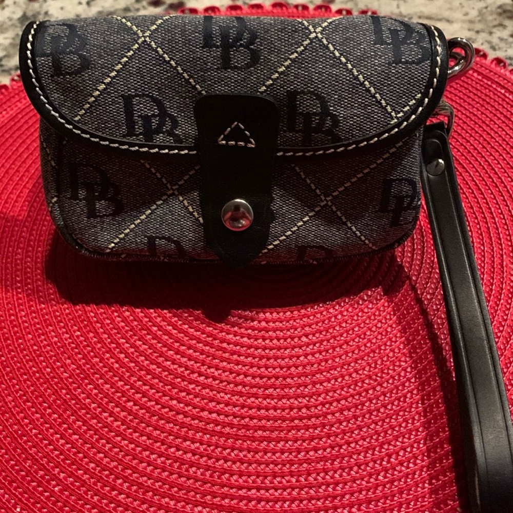Dooney & Bourke Logoed Wristlet